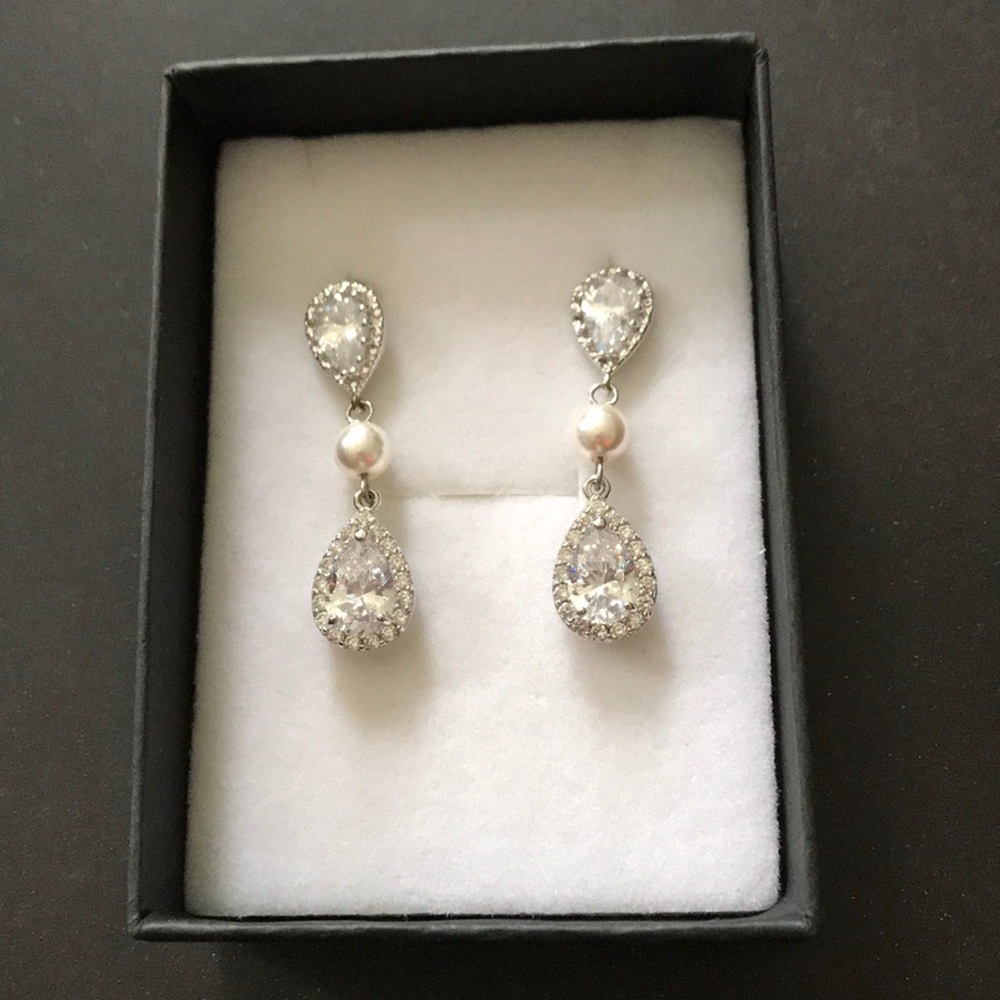 Rhinestone and pearl drop earrings - worn once!